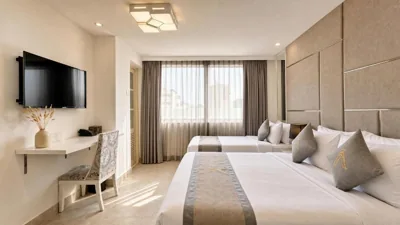 Camera Tripla — Amory Hotel - Bui Vien Walking Street